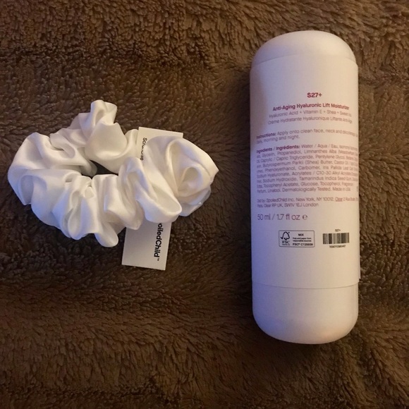SPOILEDCHILD S27+ ANTI-AGING HYALURONIC LIFT MOISTURIZER & HAIR SCRUNCHIE - Picture 3 of 4
